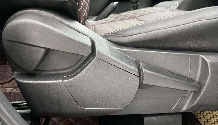 2024 Nissan MAGNITE N-Connecta B4D 1.0 Petrol MT, Petrol, Manual, 4,433 km, Driver Side Adjustment Panel