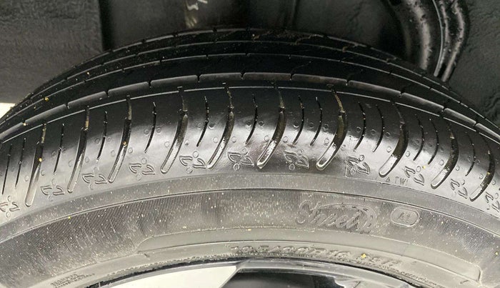 2024 Nissan MAGNITE N-Connecta B4D 1.0 Petrol MT, Petrol, Manual, 4,433 km, Right Rear Tyre Tread
