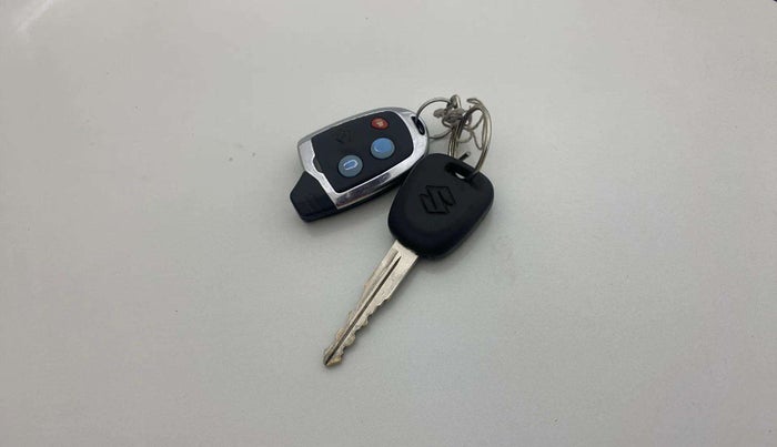 2020 Maruti Celerio VXI CNG, CNG, Manual, 77,561 km, Lock system - Remote key minor damage