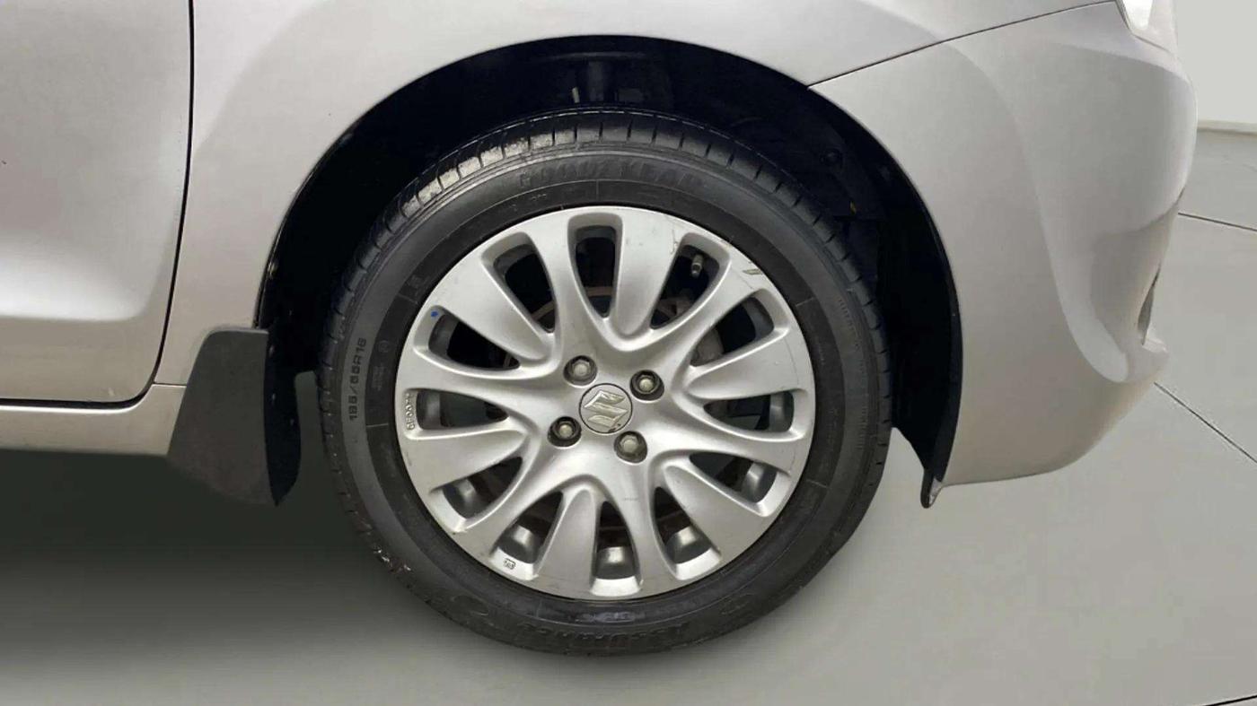 2018 Maruti Baleno ZETA PETROL 1.2, Petrol, Manual, 71,077 km, Right Front Wheel