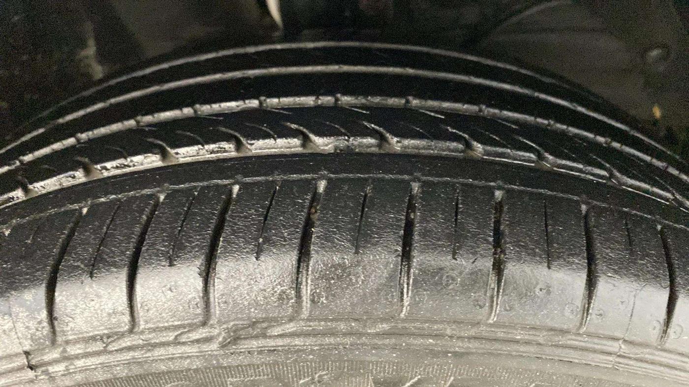 2018 Maruti Baleno ZETA PETROL 1.2, Petrol, Manual, 71,077 km, Right Front Tyre Tread