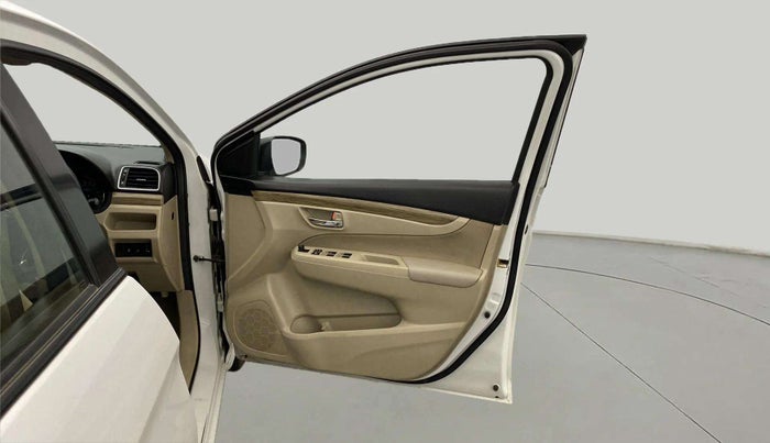 2019 Maruti Ciaz DELTA 1.5 SHVS MT PETROL, Petrol, Manual, 60,724 km, RHS Front Door