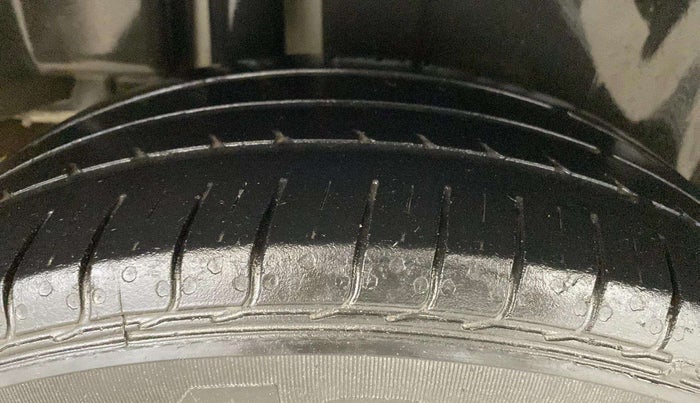 2019 Maruti Ciaz DELTA 1.5 SHVS MT PETROL, Petrol, Manual, 60,724 km, Right Rear Tyre Tread