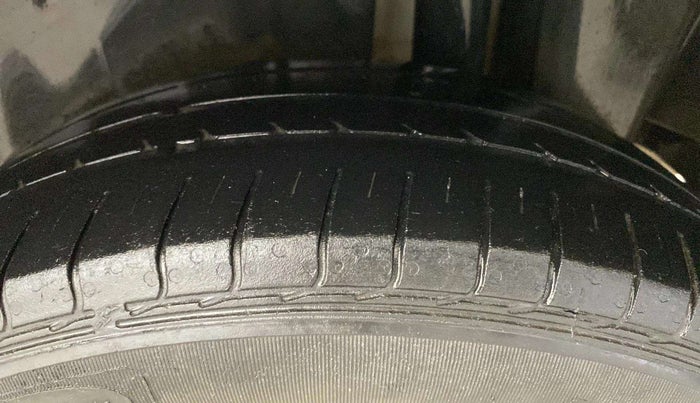 2019 Maruti Ciaz DELTA 1.5 SHVS MT PETROL, Petrol, Manual, 60,724 km, Left Rear Tyre Tread