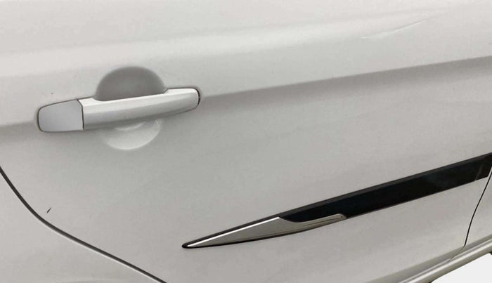 2019 Maruti Ciaz DELTA 1.5 SHVS MT PETROL, Petrol, Manual, 60,724 km, Right rear door - Minor scratches