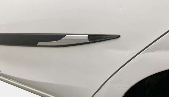 2019 Maruti Ciaz DELTA 1.5 SHVS MT PETROL, Petrol, Manual, 60,724 km, Rear left door - Minor scratches