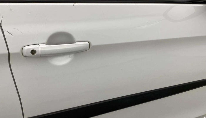 2019 Maruti Ciaz DELTA 1.5 SHVS MT PETROL, Petrol, Manual, 60,724 km, Driver-side door - Slightly dented
