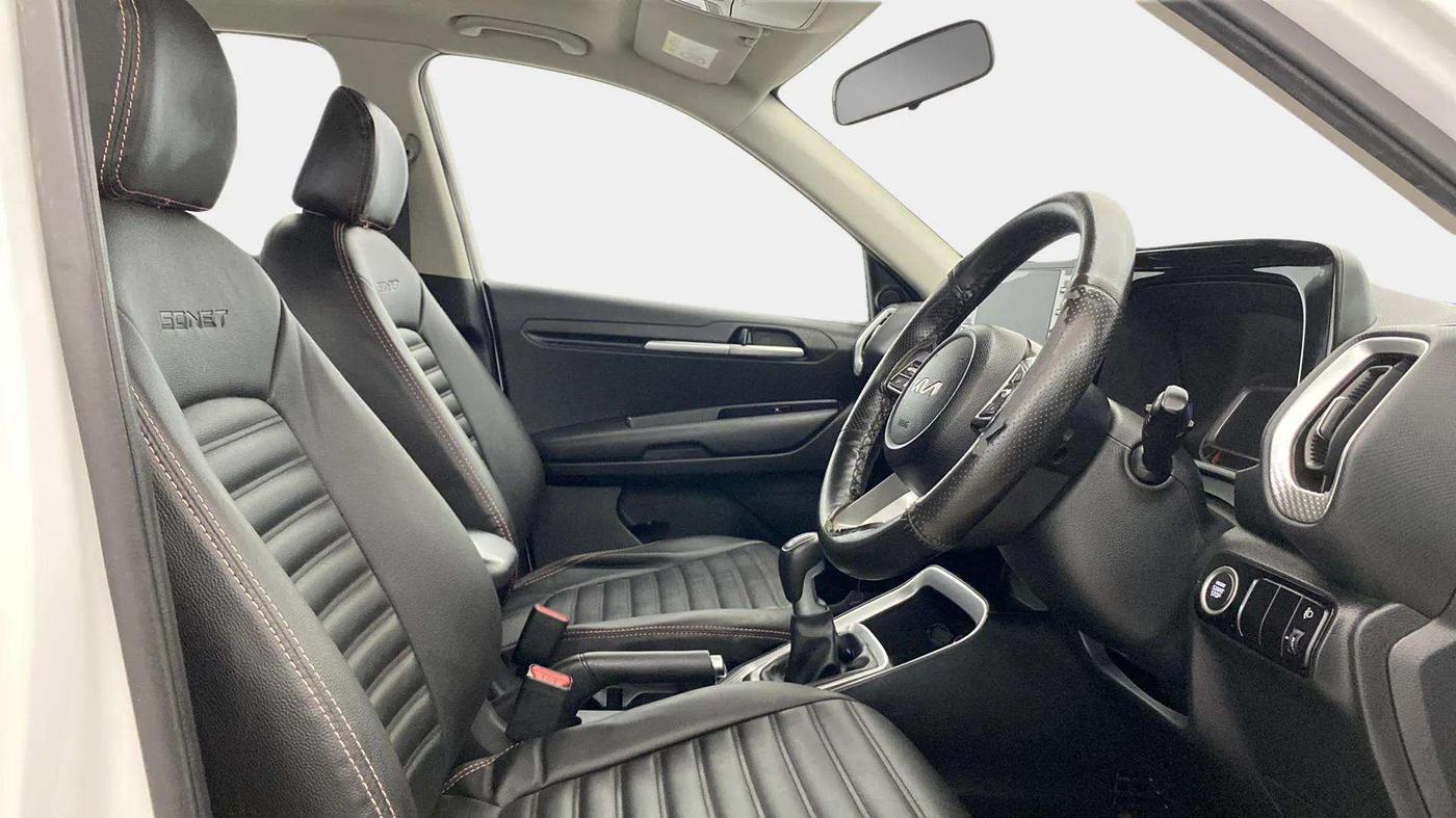 2022 KIA SONET HTK PLUS 1.0 IMT, Petrol, Manual, 45,487 km, Right Side Front Door Cabin