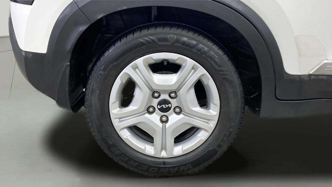 2022 KIA SONET HTK PLUS 1.0 IMT, Petrol, Manual, 45,487 km, Right Rear Wheel