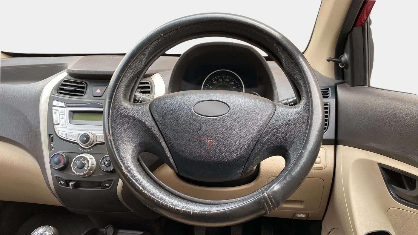 2017 Hyundai Eon MAGNA +, Petrol, Manual, 46,619 km, Steering Wheel Close Up