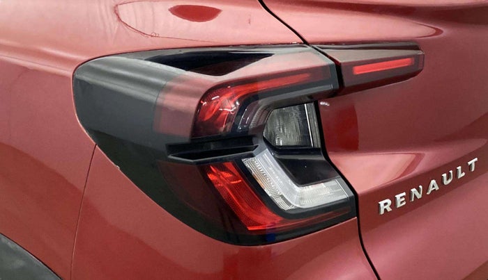 2022 Renault Kiger RXZ MT DUAL TONE, Petrol, Manual, 23,542 km, Left tail light - Minor scratches