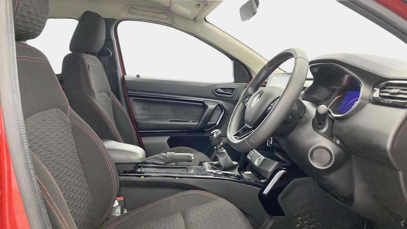 2022 Renault Kiger RXZ MT DUAL TONE, Petrol, Manual, 23,678 km, Right Side Front Door Cabin