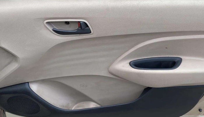 2019 Hyundai NEW SANTRO ERA EXECUTIVE, Petrol, Manual, 16,212 km, Driver Side Door Panels Control