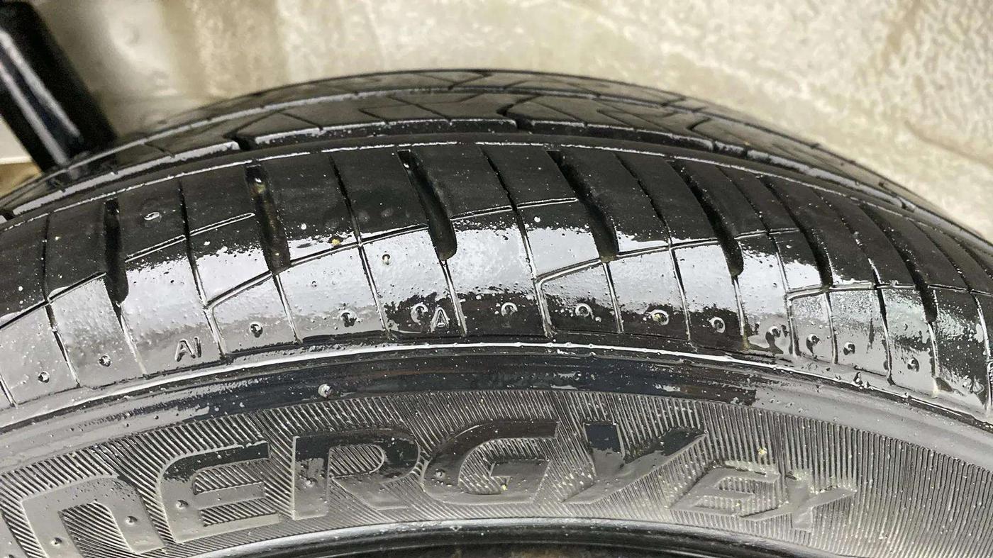 2015 Maruti Wagon R 1.0 VXI, CNG, Manual, 92,774 km, Right Front Tyre Tread