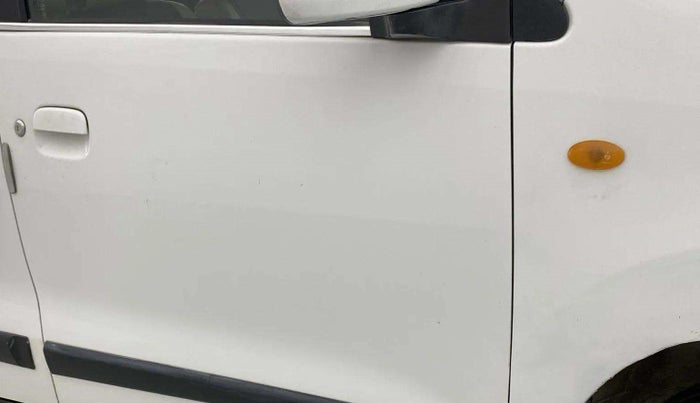2015 Maruti Wagon R 1.0 VXI, CNG, Manual, 92,540 km, Driver-side door - Minor scratches