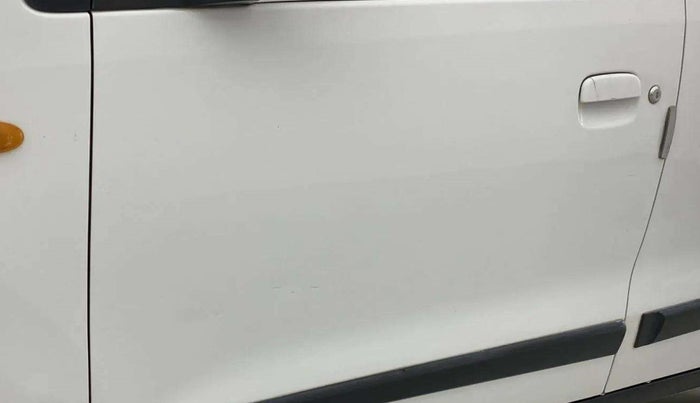 2015 Maruti Wagon R 1.0 VXI, CNG, Manual, 92,540 km, Front passenger door - Door handle has minor damage