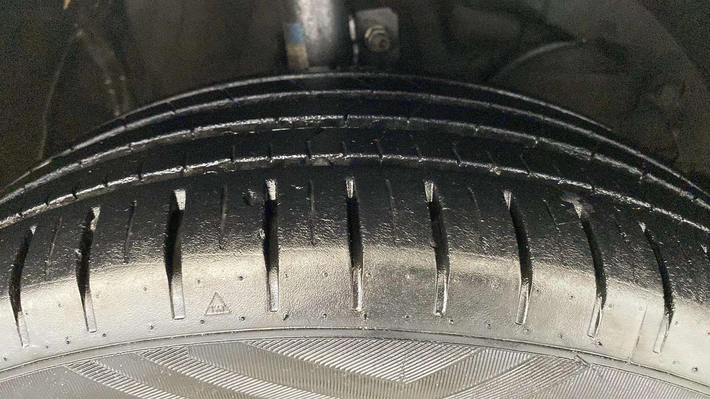 2022 Maruti Baleno ALPHA 1.2 AGS, Petrol, Automatic, 24,573 km, Right Front Tyre Tread