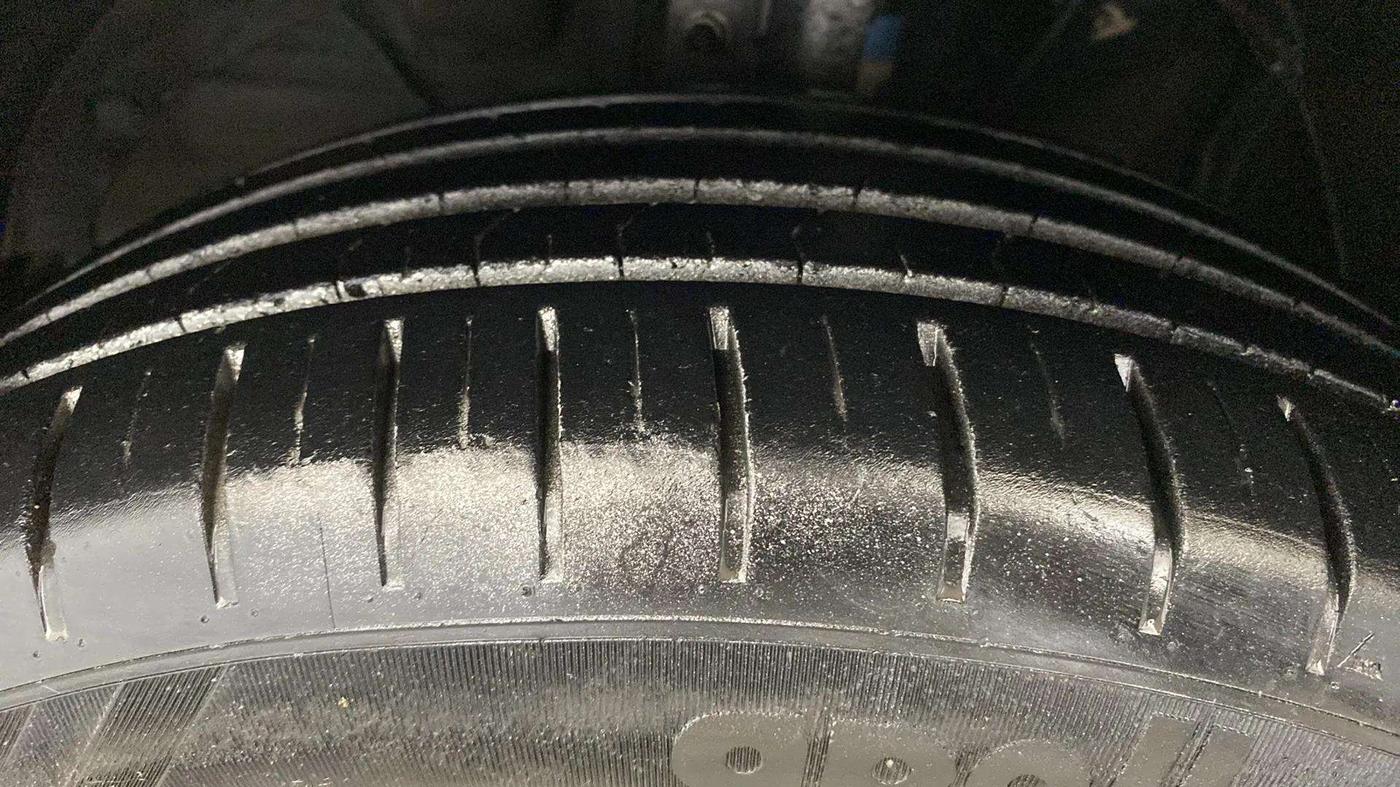 2022 Maruti Baleno ALPHA 1.2 AGS, Petrol, Automatic, 24,573 km, Left Front Tyre Tread