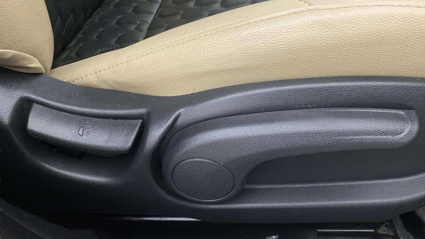 2019 Hyundai Elite i20 SPORTZ PLUS 1.2, Petrol, Manual, 5,922 km, Driver Side Adjustment Panel