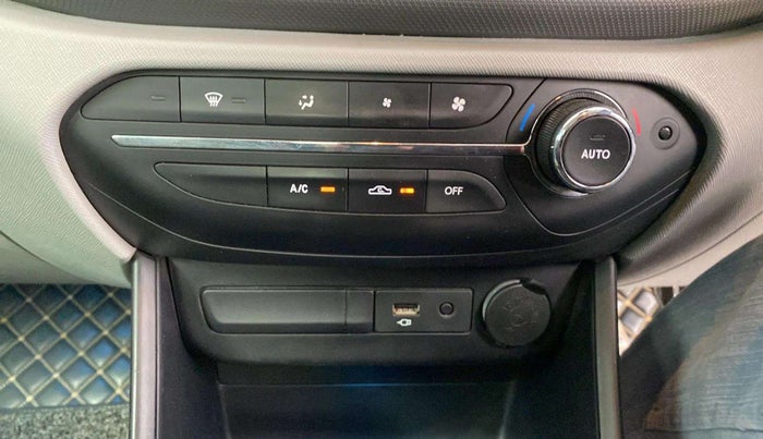 2020 Tata ALTROZ XT PETROL, Petrol, Manual, 39,479 km, AC Unit - Directional switch has minor damage