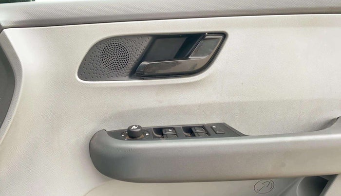 2020 Tata ALTROZ XT PETROL, Petrol, Manual, 39,479 km, Driver Side Door Panels Control