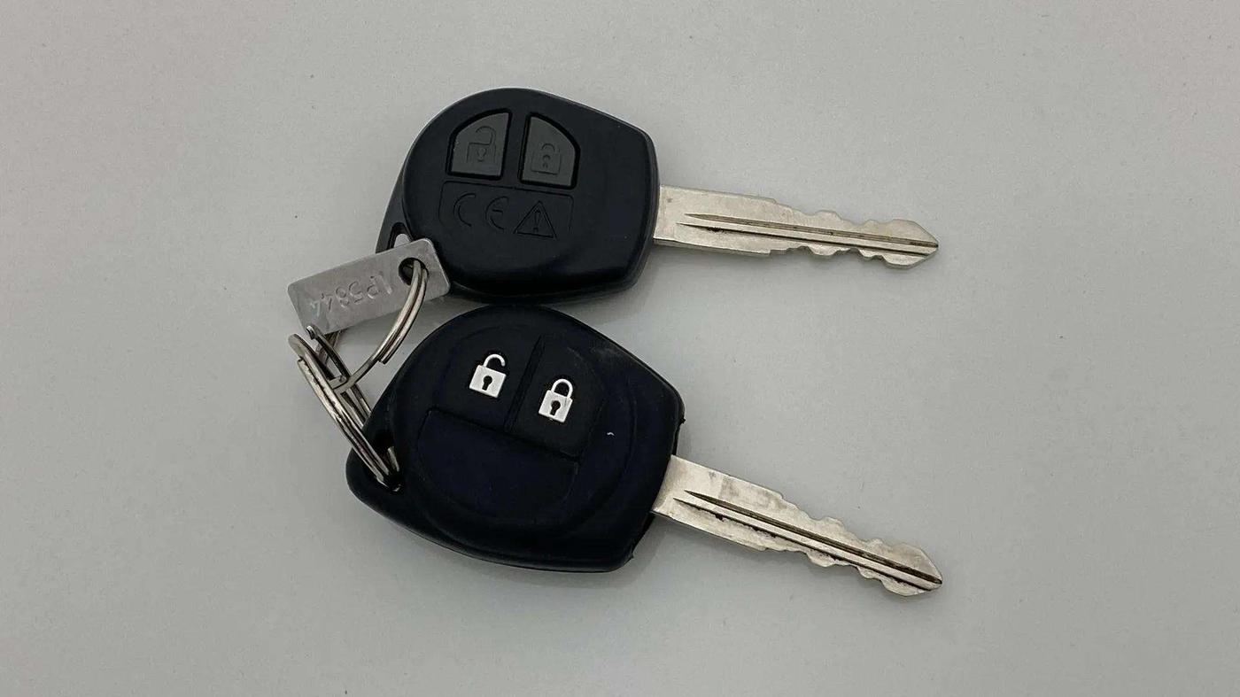 2023 Maruti Swift VXI AMT, Petrol, Automatic, 17,428 km, Key Close Up