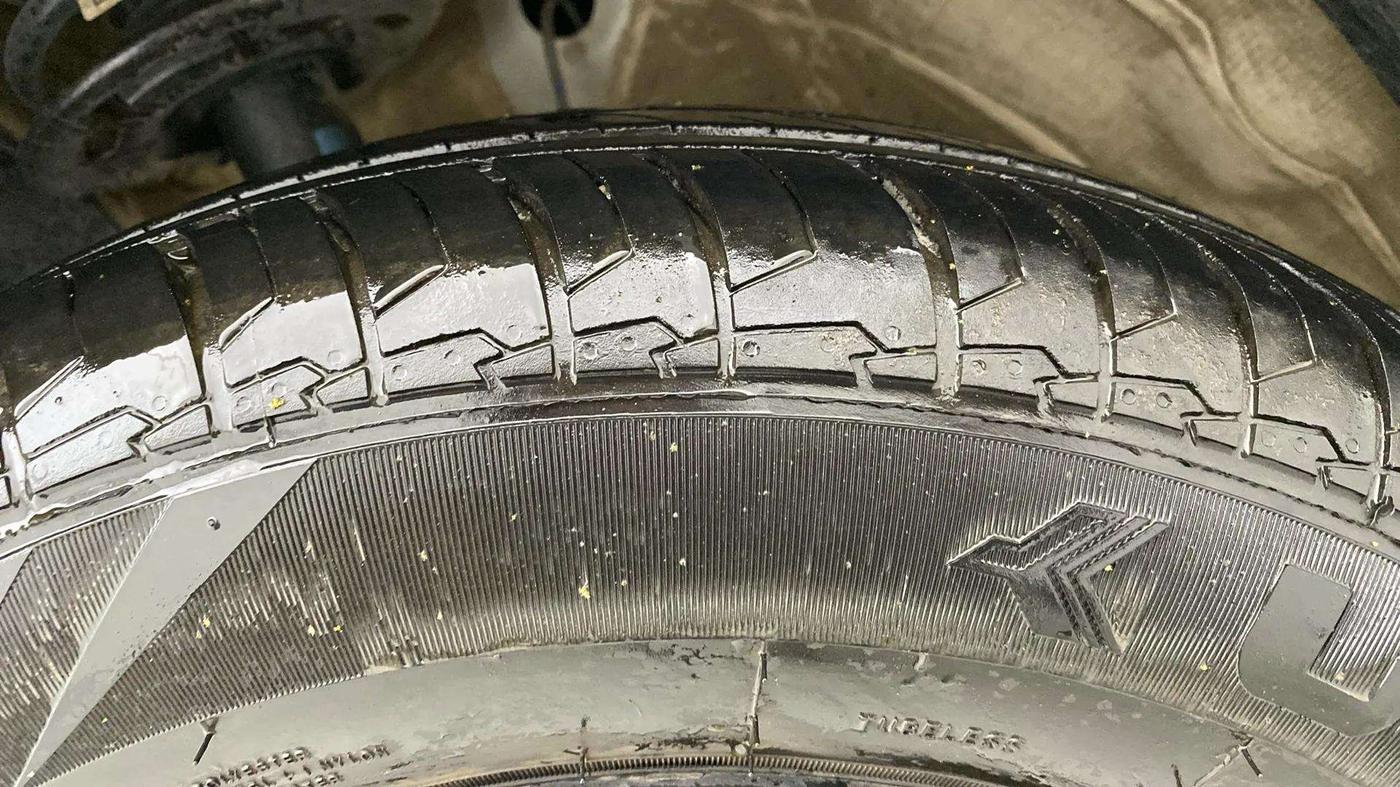 2023 Maruti Swift VXI AMT, Petrol, Automatic, 17,428 km, Left Front Tyre Tread