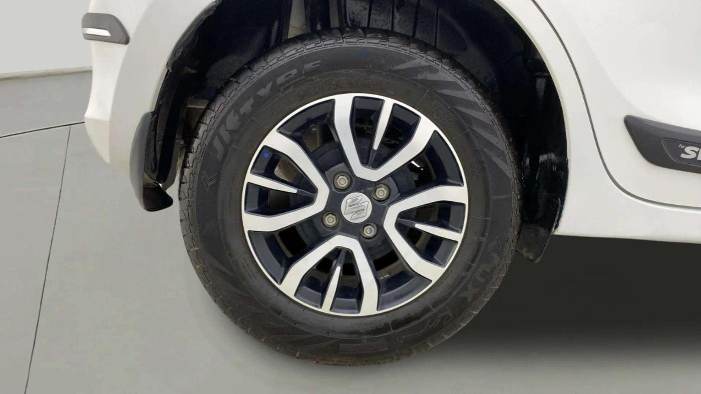2023 Maruti Swift VXI AMT, Petrol, Automatic, 17,428 km, Right Rear Wheel