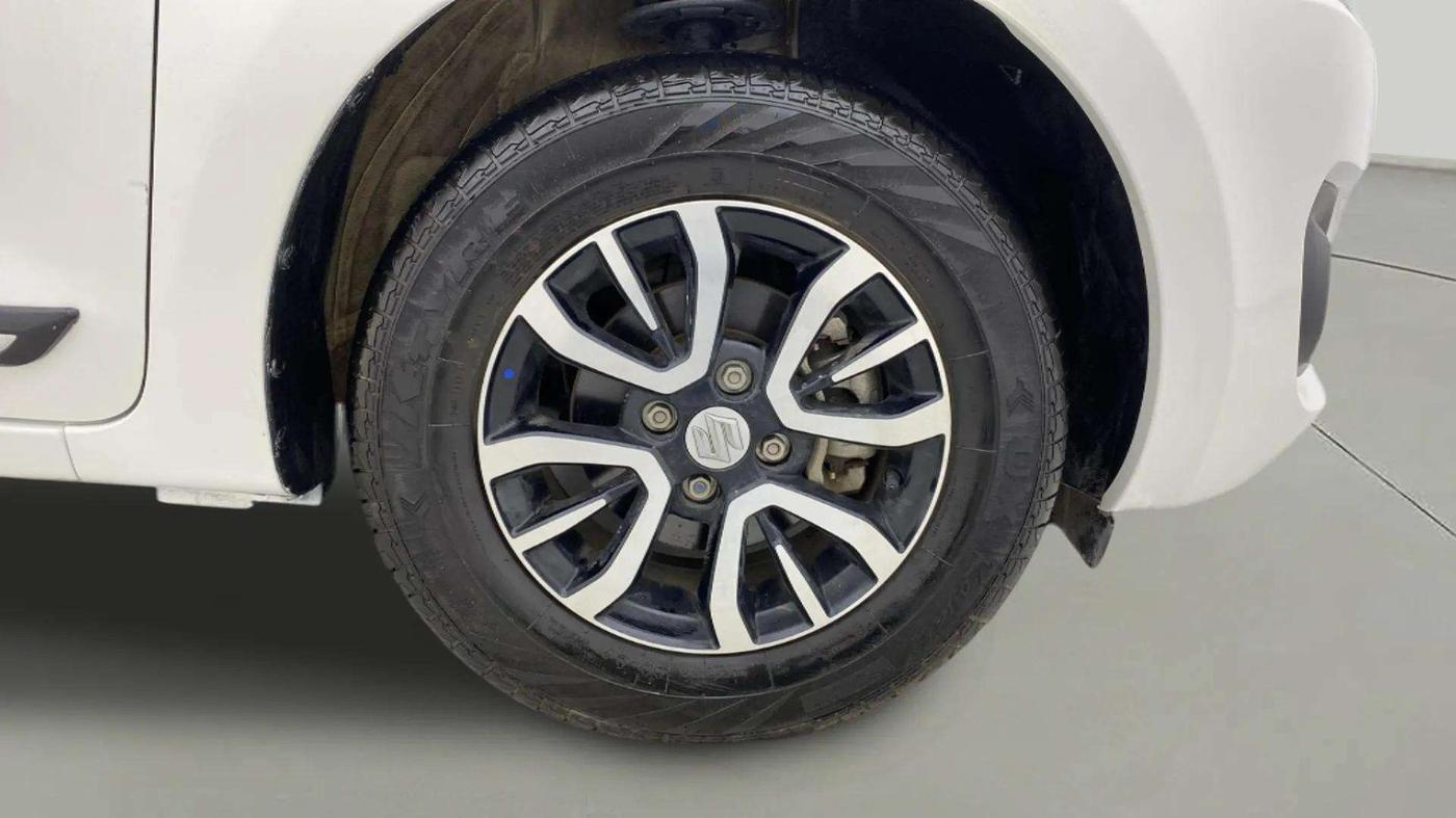 2023 Maruti Swift VXI AMT, Petrol, Automatic, 17,428 km, Right Front Wheel