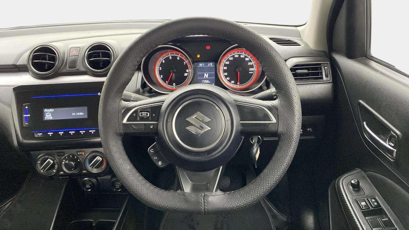2023 Maruti Swift VXI AMT, Petrol, Automatic, 17,428 km, Steering Wheel Close Up