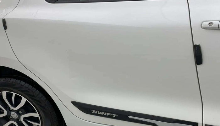 2023 Maruti Swift VXI AMT, Petrol, Automatic, 17,353 km, Right rear door - Slightly dented