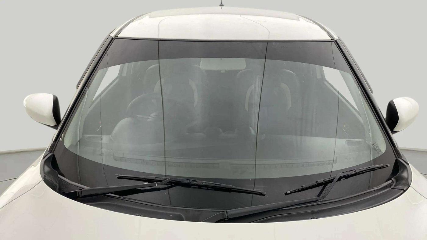 2023 Maruti Swift VXI AMT, Petrol, Automatic, 17,428 km, Front Windshield
