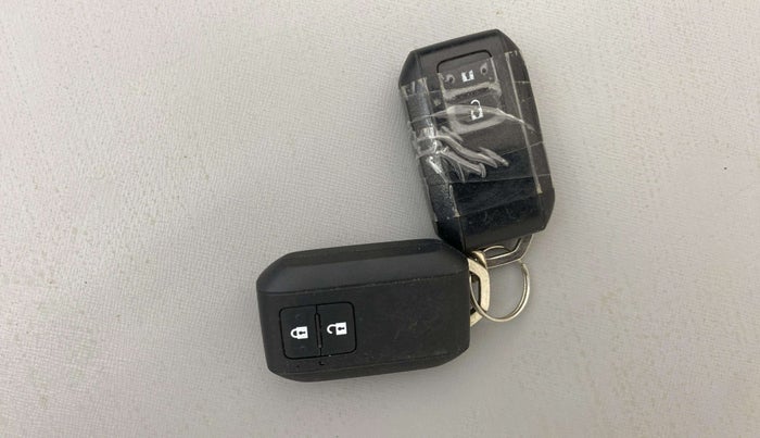 2020 Maruti Baleno ZETA PETROL 1.2, Petrol, Manual, 70,611 km, Key Close Up