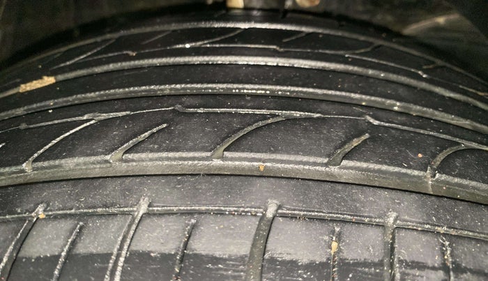2020 Maruti Baleno ZETA PETROL 1.2, Petrol, Manual, 70,611 km, Right Front Tyre Tread