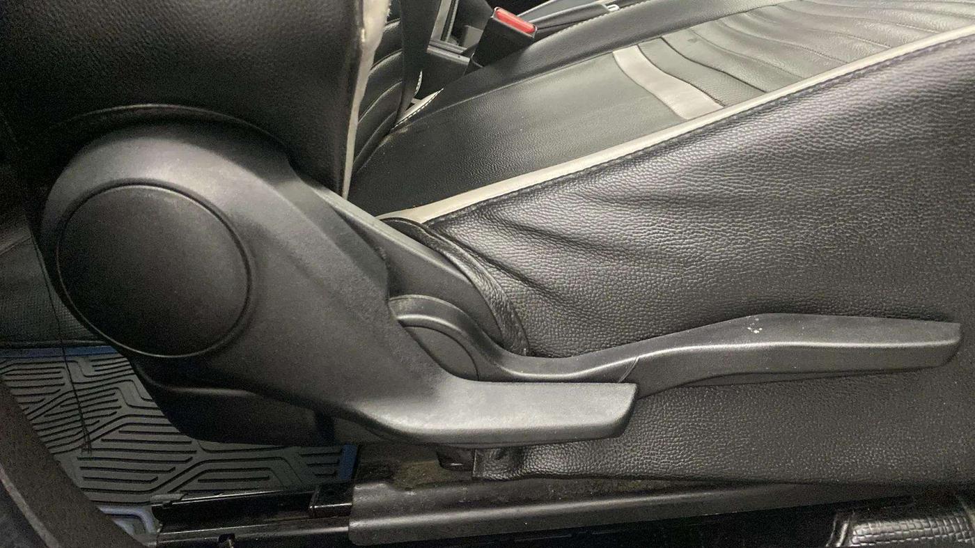 2020 Maruti Baleno ZETA PETROL 1.2, Petrol, Manual, 70,611 km, Driver Side Adjustment Panel