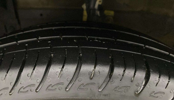 2014 Maruti Ertiga VXI, Petrol, Manual, 36,437 km, Left Front Tyre Tread