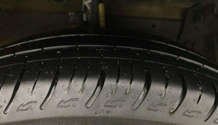 2014 Maruti Ertiga VXI, Petrol, Manual, 36,437 km, Right Front Tyre Tread