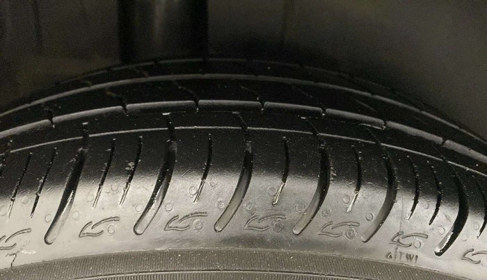 2014 Maruti Ertiga VXI, Petrol, Manual, 36,437 km, Right Rear Tyre Tread