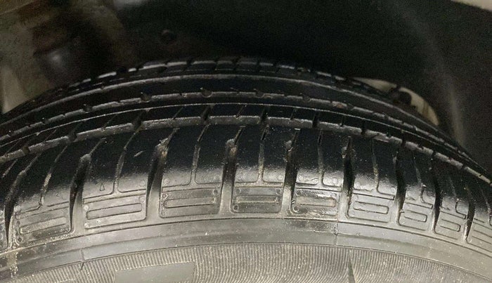 2016 Hyundai Creta SX PLUS 1.6 PETROL, Petrol, Manual, 74,693 km, Right Rear Tyre Tread