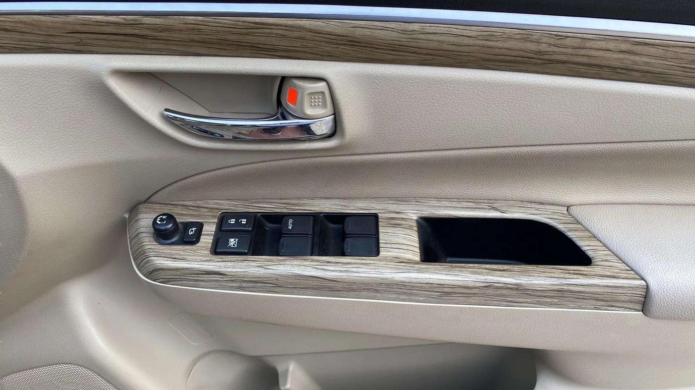 2020 Maruti Ciaz ALPHA 1.5 SHVS PETROL, Petrol, Manual, 22,078 km, Driver Side Door Panels Control