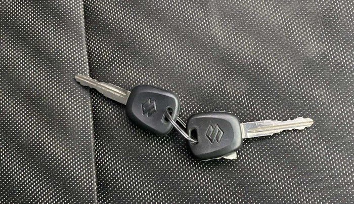 2023 Maruti Swift LXI, Petrol, Manual, 23,093 km, Key Close Up