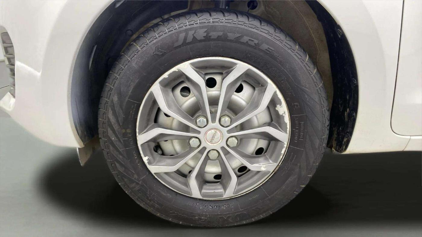 2023 Maruti Swift LXI, Petrol, Manual, 23,183 km, Left Front Wheel