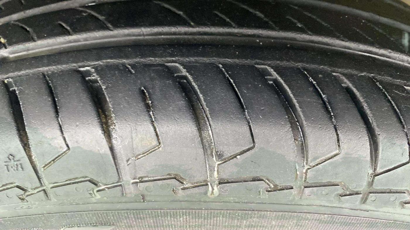 2023 Maruti Swift LXI, Petrol, Manual, 23,183 km, Left Front Tyre Tread