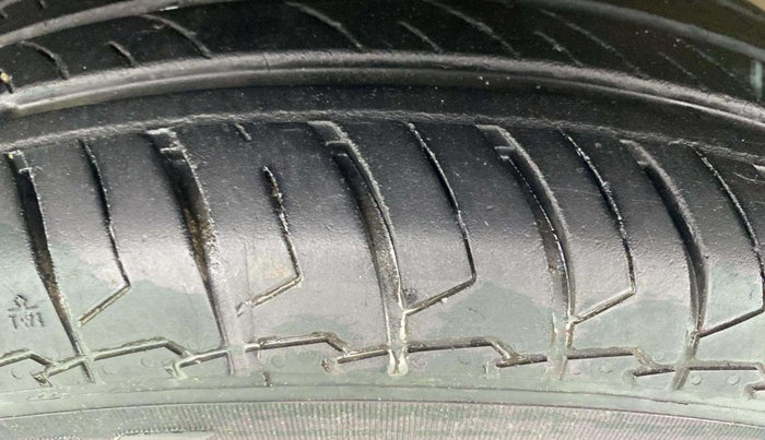 2023 Maruti Swift LXI, Petrol, Manual, 23,093 km, Left Front Tyre Tread