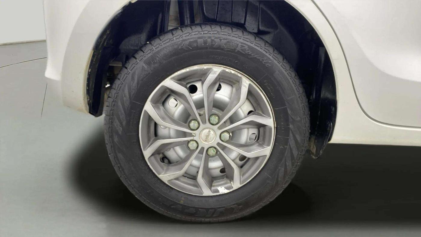 2023 Maruti Swift LXI, Petrol, Manual, 23,183 km, Right Rear Wheel