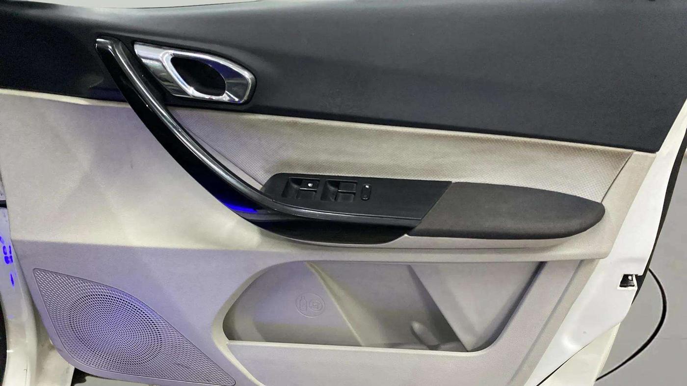2022 Tata TIGOR XZ PLUS CNG, CNG, Manual, 72,310 km, Driver Side Door Panels Control
