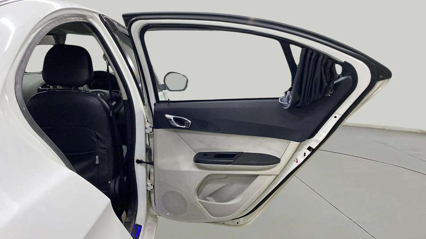 2022 Tata TIGOR XZ PLUS CNG, CNG, Manual, 72,310 km, RHS Rear Door