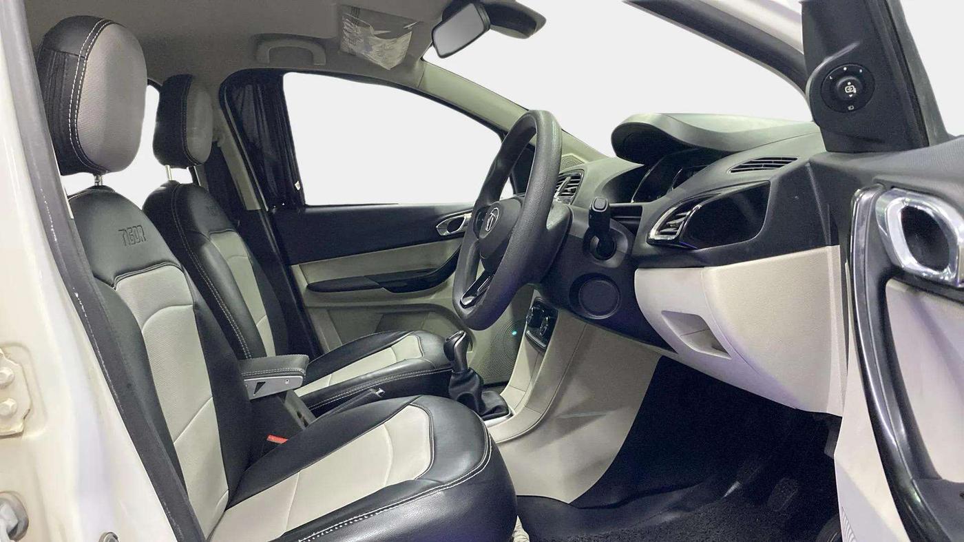 2022 Tata TIGOR XZ PLUS CNG, CNG, Manual, 72,310 km, Right Side Front Door Cabin