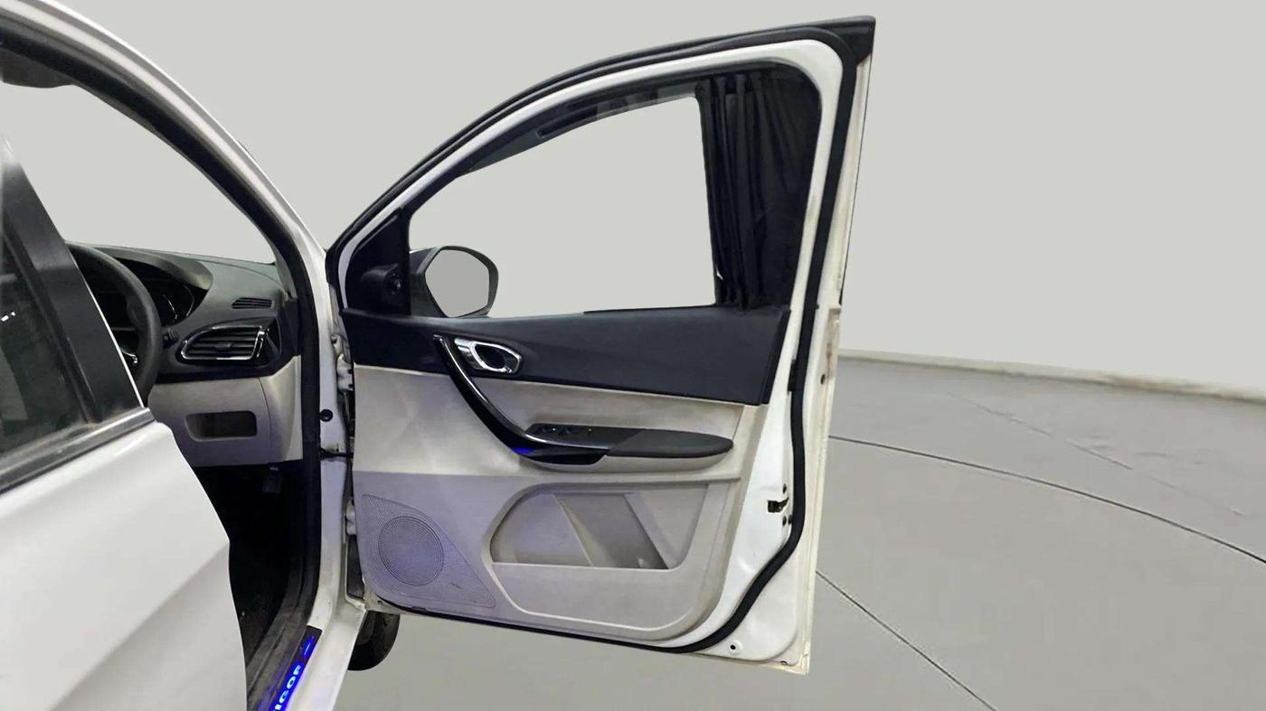 2022 Tata TIGOR XZ PLUS CNG, CNG, Manual, 72,310 km, RHS Front Door