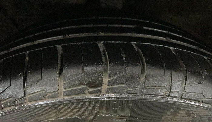2017 Hyundai Creta SX PLUS AT 1.6 PETROL, Petrol, Automatic, 95,188 km, Left Front Tyre Tread